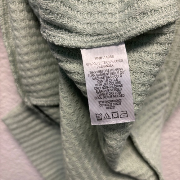 NWT Chill Collective Girls Notch Detail Waffle Top in Green - Picture 6 of 6